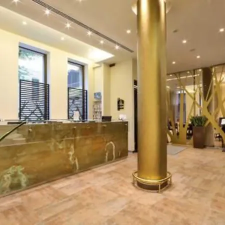 מלון Western Madison 4*