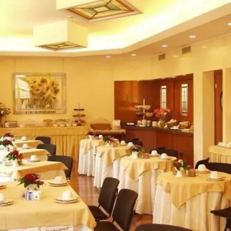 Western Madison Hotel 4*