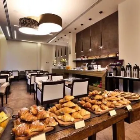 מלון Western Madison 4*