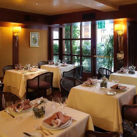 Hotel Sina De La
