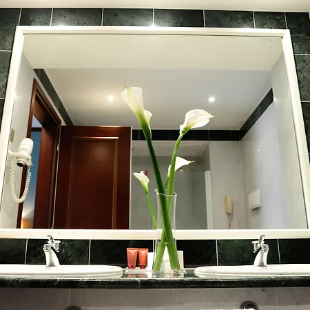 ليوناردو سيتي سنتر فندق 4*