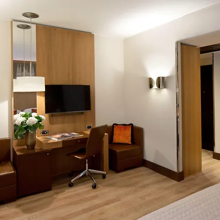 ستارهوتيلز ريتس 4* ميلان