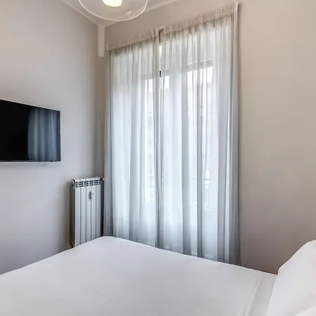 Hotel 43 Station 3*