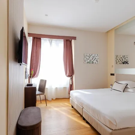 Ah - Fashion District Milano