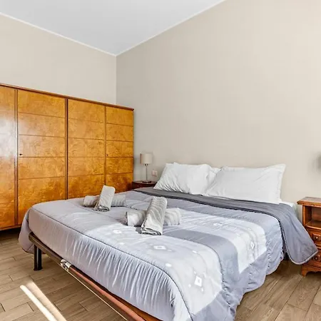 Ap52 - 10 Minutes From Station - *