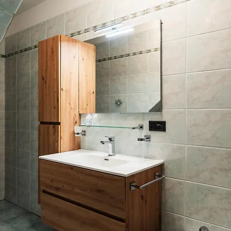 Youhosty - Secret Garden Apartament *