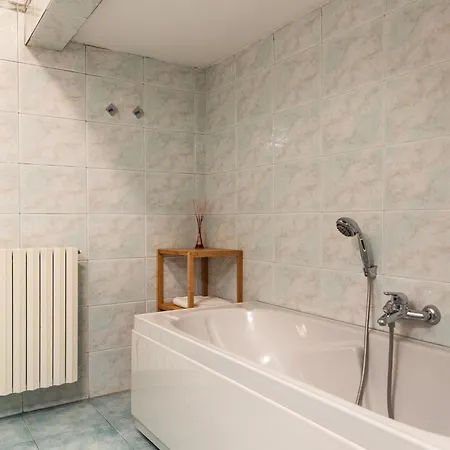 Youhosty - Secret Garden Apartament