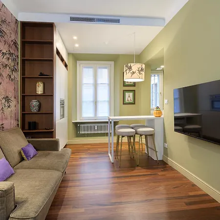 Elegant Historic On A Tree-lined Avenue Near Cadorna Station *