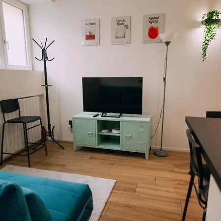 Carlo - 15 Min From Duomo