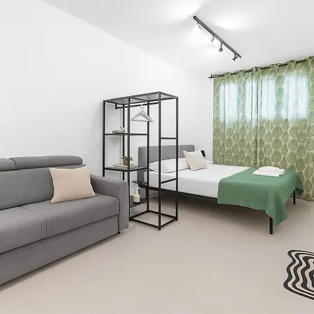 12 - 5 Min To The Train Station 4* Mediolan