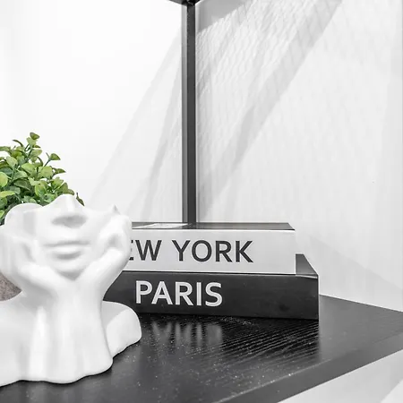 بيت ضيافة 12 - 5 Min To The Train Station