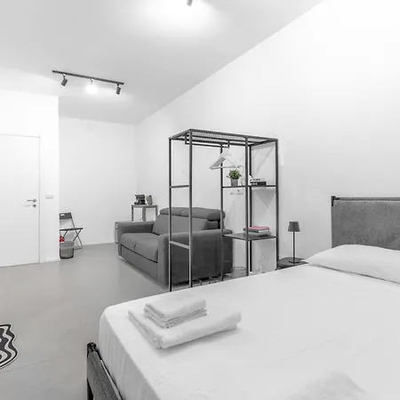 12 -near Train Station -15 Min Rho Fiera-duomo-malpensa 게스트하우스