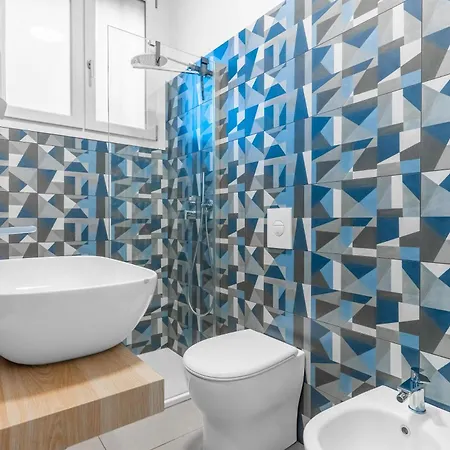 Гостевой дом 12 - 5 Min To The Train Station