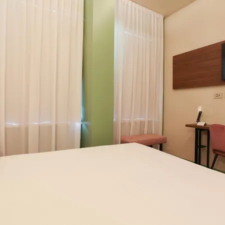 Hotell The Floor 3*