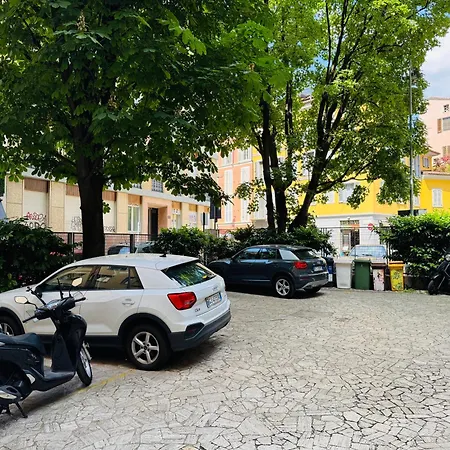 Vakantiehuis Stylish 8-bed Near Duomo Ideal For Groups Families With Terrace Garden Parking