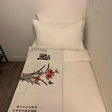 Quiet & Relaxing Place - 1 Min To Metro - Later Check-in After At 19 - Lgbt Friendly - Private & Shared - Ideal For Women - No People Do Not Respect The Time - No People Do Not For Sleep Before Midnight 24 Mediolan