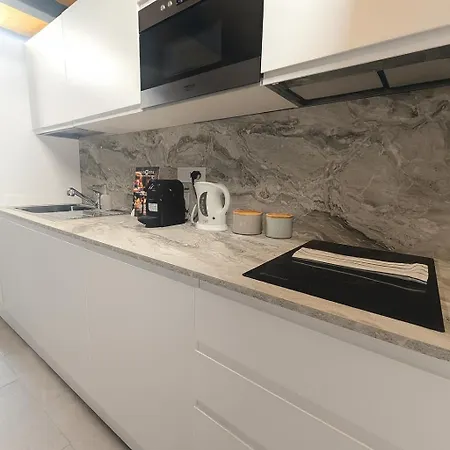 Hbhall Navigli 5 Apartment