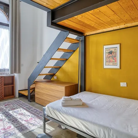 Loft Maderno - Elegant Space 20 Mins From Duomo With One Bedroom For 4 People Apartman