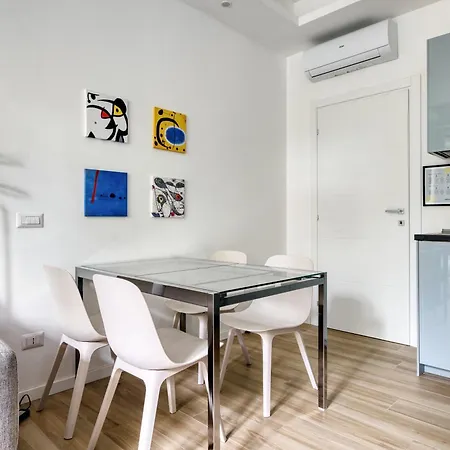 Joivy Stylish 2-bedroom Flat Near Citylife District Милан