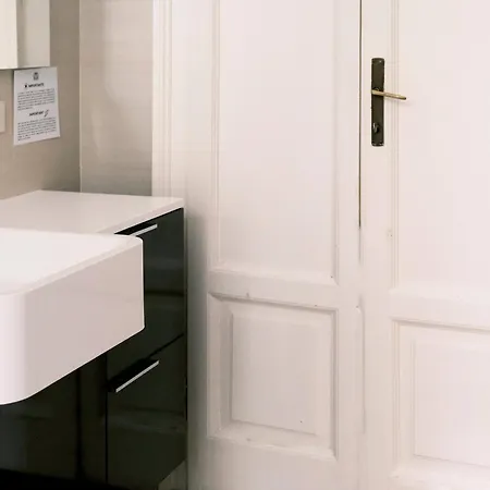 아파트 Comecasa 3 Bedrooms Near Bocconi 밀라노