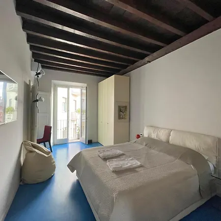 Newly Renovated Three-room *