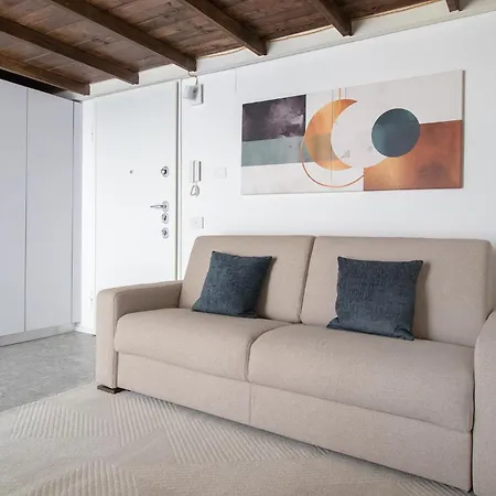 The Vertical House - Elegant Refuge On Two Floors Apartment