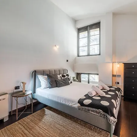 Refined Urban Living In Fondazione Prada Apartment