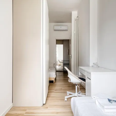 Joivy Stylish 2-bedroom Flat Near Citylife District Milan