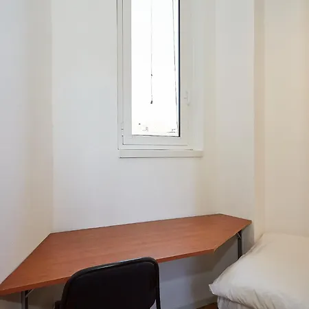 Family Friendly & Spacious W Balcony Metro Appartement *