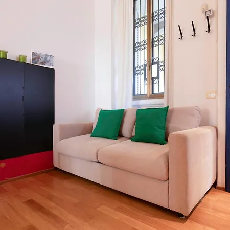 Naviglio Grande Zona Tortona Milano