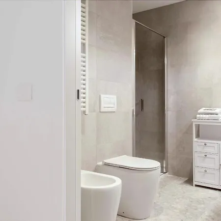 The Vertical House - Elegant Refuge On Two Floors *