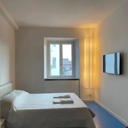 Newly Renovated Three-room *