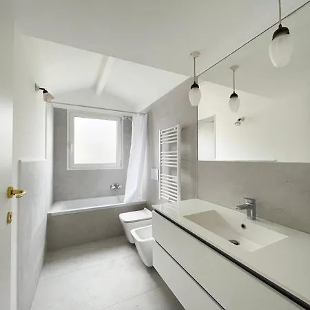 Mansarda Con Terrazzo Centralissima * Milánó