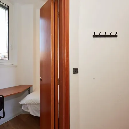 Family Friendly & Spacious W Balcony Metro Appartement *