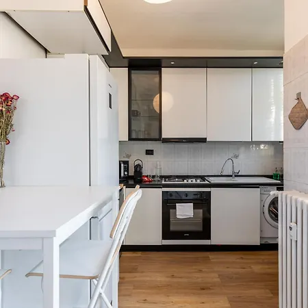 Family Friendly & Spacious W Balcony Metro * Milano