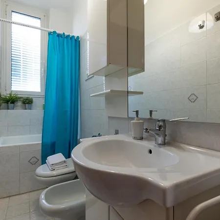 Family Friendly & Spacious W Balcony Metro Milano