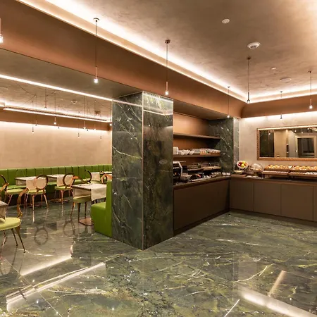 アリストン ホテル 4*