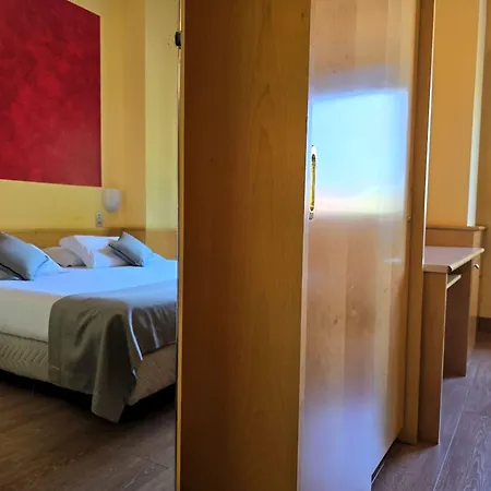 Mokinba Sant'ambroeus 3* מילאנו