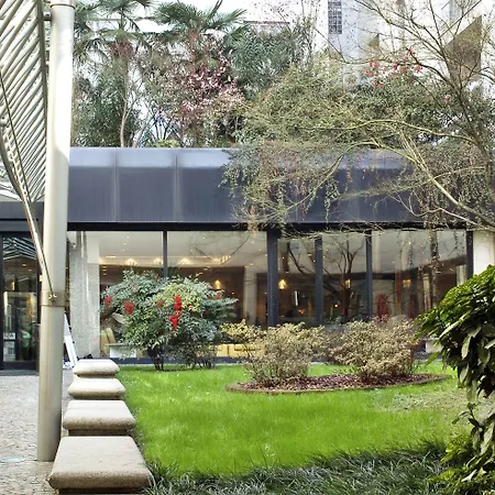 מלון Ibis Centro 3*