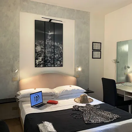 佩鲁吉诺酒店 3* 米兰