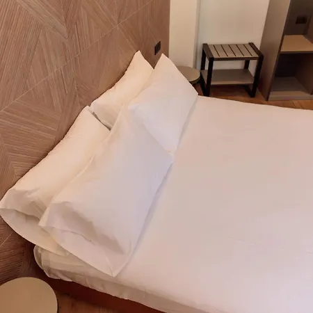 London Hotel 2*