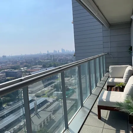 Skyline15-elegant Panoramic Apartment-metro M1- Only 20 Minutes From Cathedral Σπίτι διακοπών Μιλάνο