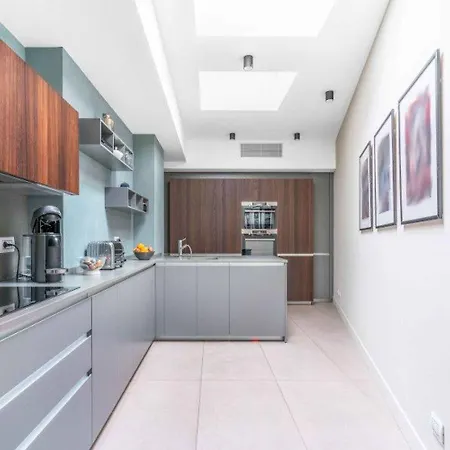 Townhouse In The Heart Of The *