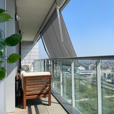 Skyline15-elegant Panoramic Apartment-metro M1- Only 20 Minutes From Cathedral *