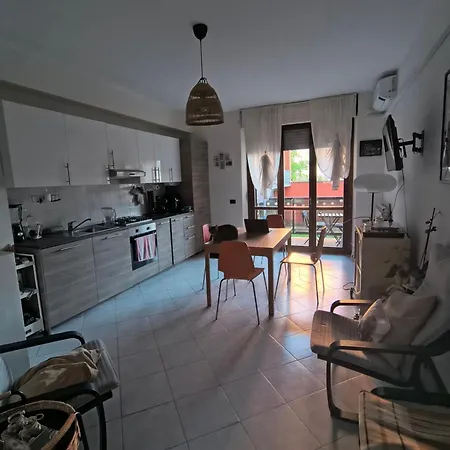 Stanza In Zona Villaggio Olimpico Milano