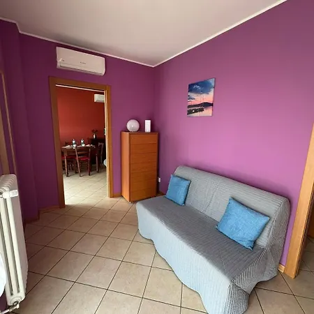 Casa vacanze Skyline15-elegant Panoramic Apartment-metro M1- Only 20 Minutes From Cathedral