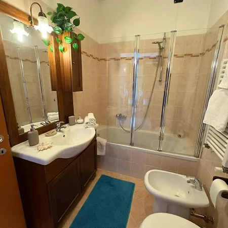 Casa vacanze Skyline15-elegant Panoramic Apartment-metro M1- Only 20 Minutes From Cathedral *
