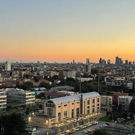 Skyline15-elegant Panoramic Apartment-metro M1- Only 20 Minutes From Cathedral Ferienhaus