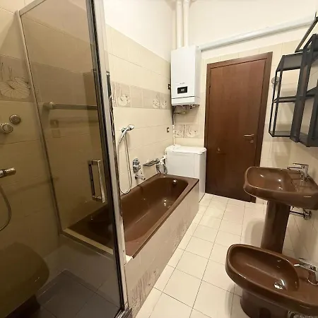 Holiday home 70s Vibes A Stone's Throw From Bocconi Milan