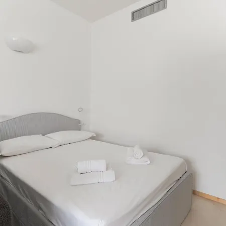 Guesthost - M1 Pagano Comfortable * Milánó